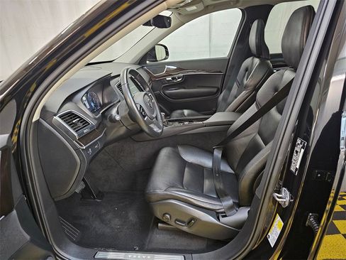 Used 2019 Volvo XC90 T6 Momentum w/ Protection Package image 23