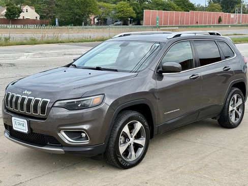 Used 2019 Jeep Cherokee Limited AWD/4WD image 1