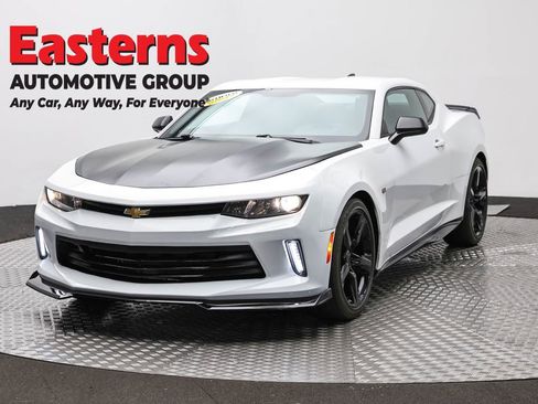 Used 2018 Chevrolet Camaro LT RWD image 1