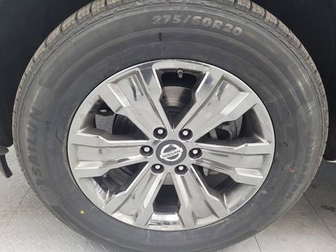 Used 2018 Nissan Titan SV w/ SV Convenience Package image 31