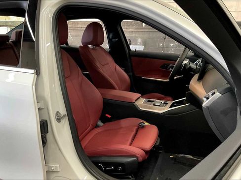 Used 2025 BMW 330i Sedan w/ Premium Package image 10