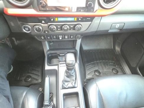 Used 2019 Toyota Tacoma Limited image 10