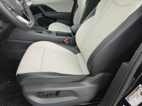 New 2026 Volkswagen Tiguan SE FWD image 10