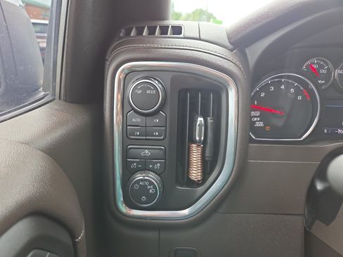 Used 2020 Chevrolet Silverado 1500 LT w/ Texas Edition AWD/4WD image 33