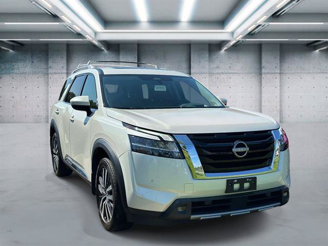 Used 2022 Nissan Pathfinder Platinum AWD/4WD image 2