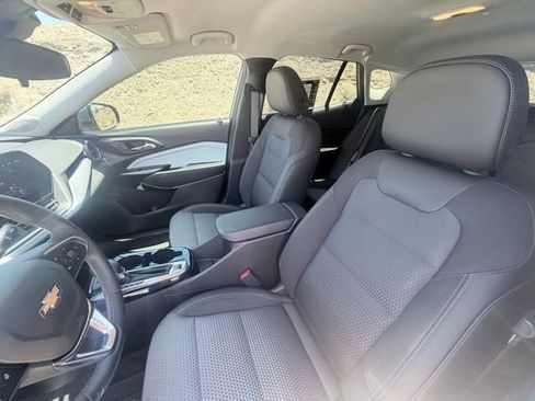 Used 2025 Chevrolet Trax LT w/ Driver Confidence Package FWD image 22