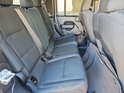 Used 2022 Jeep Gladiator Sport AWD/4WD image 17