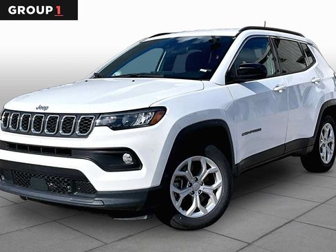 Used 2024 Jeep Compass Latitude AWD/4WD image 1