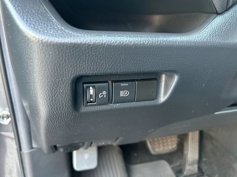 Used 2021 Toyota RAV4 LE FWD image 13