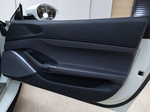 Used 2019 Ferrari Portofino Base image 35