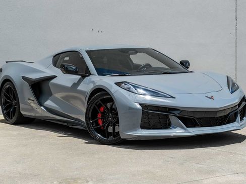 Used 2025 Chevrolet Corvette Z06 RWD image 6