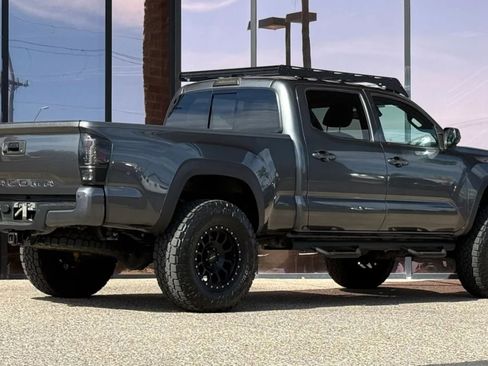 Used 2019 Toyota Tacoma TRD Off-Road w/ Technology Package AWD/4WD image 12