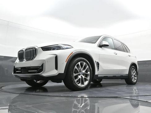 Used 2024 BMW X5 xDrive40i w/ Premium Package AWD/4WD image 24