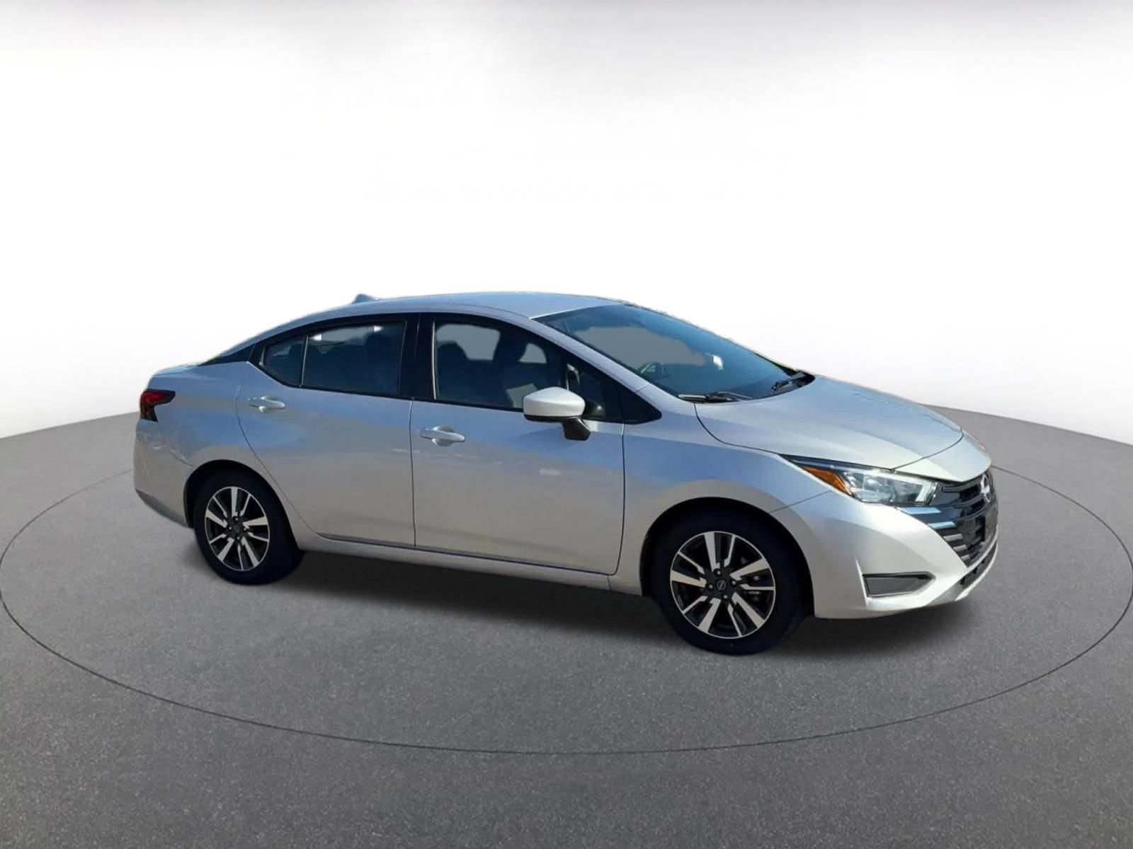 Used 2025 Nissan Versa SV FWD image 2