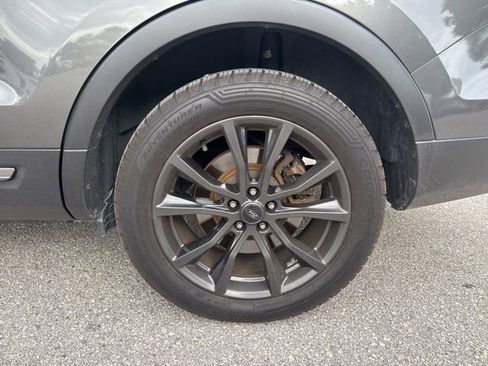 Used 2017 Ford Explorer XLT w/ Equipment Group 202A FWD image 15