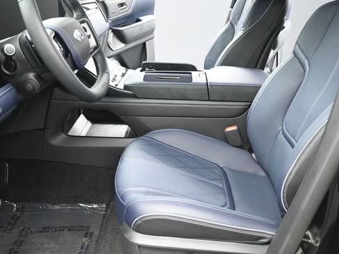 New 2026 INFINITI QX80 4WD w/ Sport Exterior Package image 9