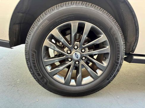 Used 2019 Ford Expedition Limited w/ Equipment Group 301A AWD/4WD image 13