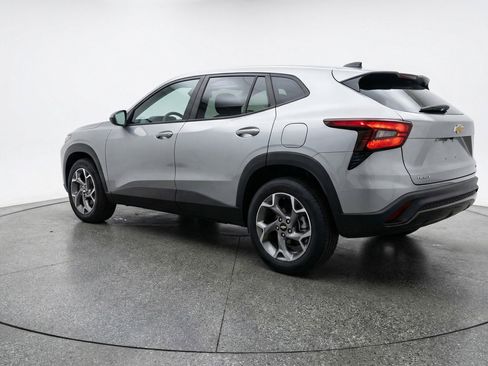 Used 2025 Chevrolet Trax LT FWD image 6