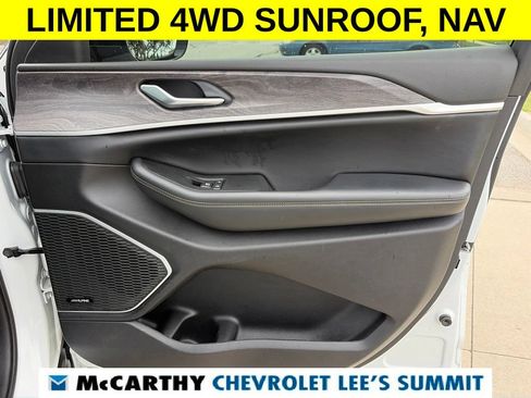 Used 2021 Jeep Grand Cherokee L Limited AWD/4WD image 26