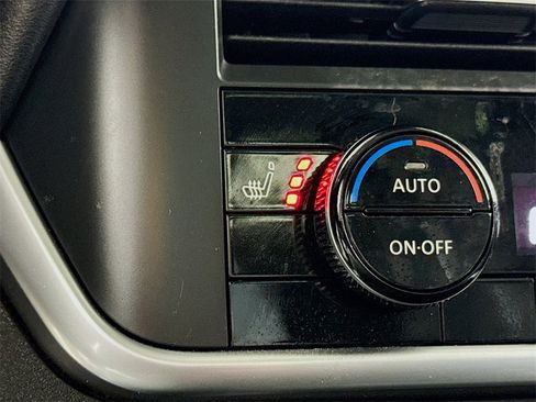 Used 2025 Nissan Rogue SV w/ SV Premium Package image 17