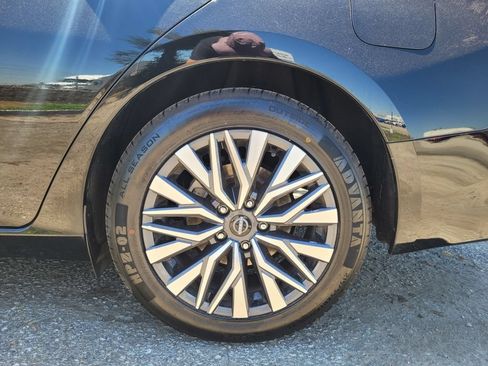 Used 2025 Nissan Altima 2.5 SV FWD image 37