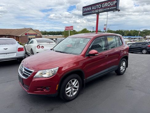 Used 2011 Volkswagen Tiguan S image 3