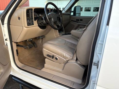 Used 2007 Chevrolet Silverado 3500 LT w/ Heavy-Duty Power Package AWD/4WD image 9