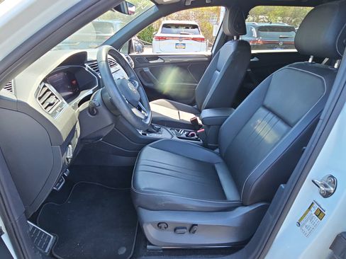 Used 2023 Volkswagen Tiguan SE R-Line FWD image 15