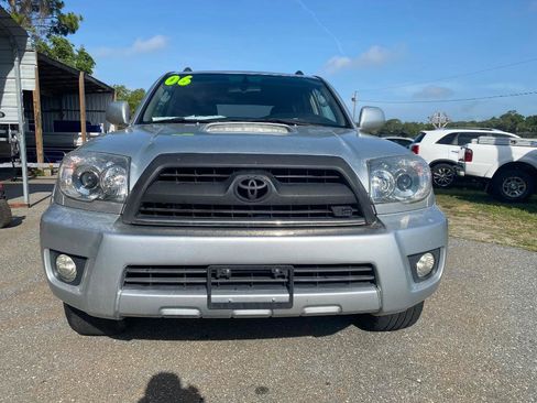Used 2006 Toyota 4Runner SR5 AWD/4WD image 4