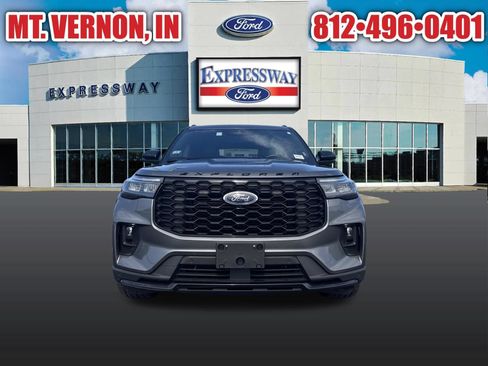 Used 2025 Ford Explorer ST-Line w/ ST-Line Street Pack AWD/4WD image 2