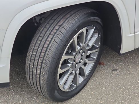 Used 2021 GMC Acadia Denali w/ Denali Technology Package image 40