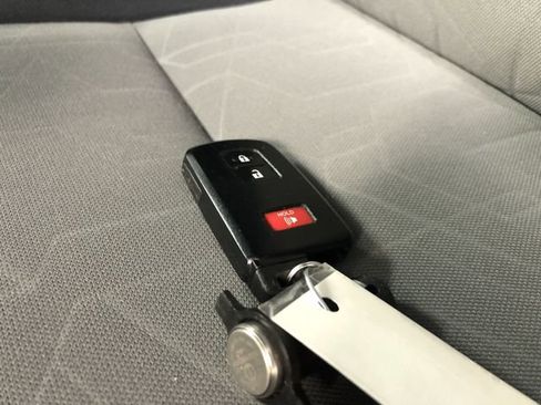 Used 2020 Toyota Tacoma TRD Off-Road image 29