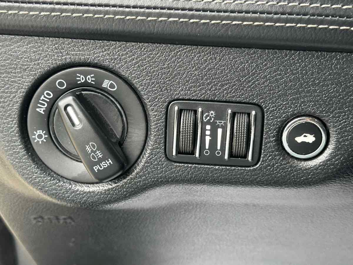 Used 2014 Chrysler 300 C w/ Harman/Kardon Audio Group RWD image 13