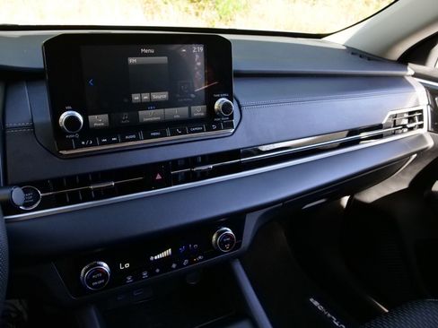 Used 2024 Mitsubishi Outlander ES image 8