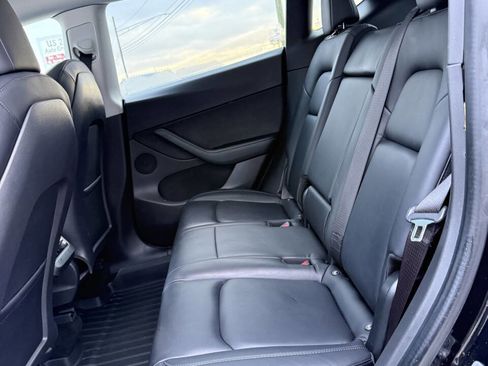 Used 2021 Tesla Model Y Long Range image 18