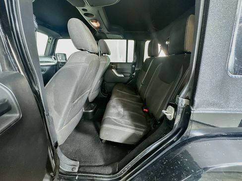 Used 2015 Jeep Wrangler Unlimited Sahara w/ Connectivity Group AWD/4WD image 24