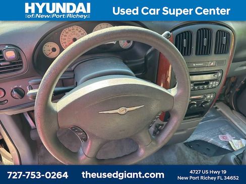 Used 2007 Chrysler Town & Country LX w/ Popular Equipment Group II FWD image 11