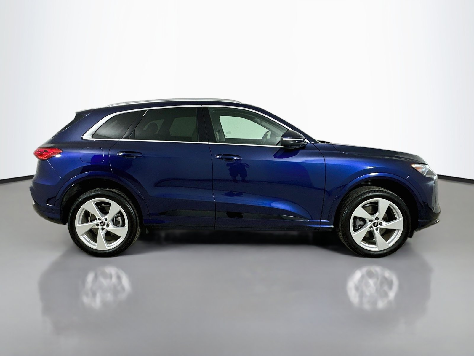 Used 2025 Audi Q5 Premium Plus w/ Premium Plus AWD/4WD image 4