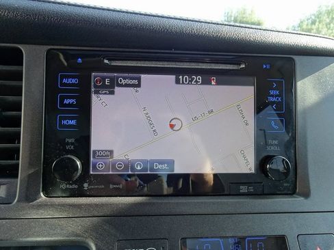 Used 2016 Toyota Sienna XLE image 22