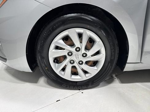 Used 2020 Hyundai Elantra SE FWD image 4