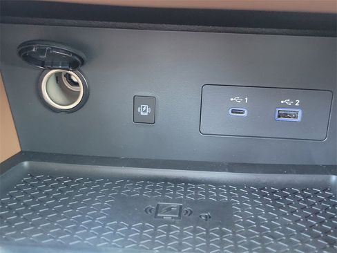 New 2025 Nissan Pathfinder Platinum image 9