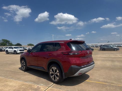 Used 2021 Nissan Rogue SV FWD image 15