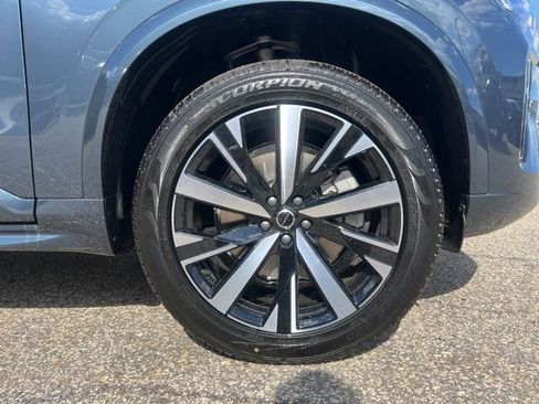 New 2026 Volvo XC90 B5 Core w/ Protection Package AWD/4WD image 9