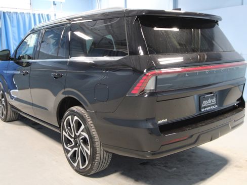 New 2026 Lincoln Navigator Reserve AWD/4WD image 28
