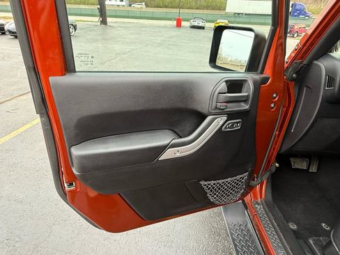 Used 2014 Jeep Wrangler Sahara w/ Connectivity Group image 13