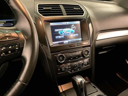 Used 2016 Ford Explorer XLT w/ Equipment Group 201A AWD/4WD image 7