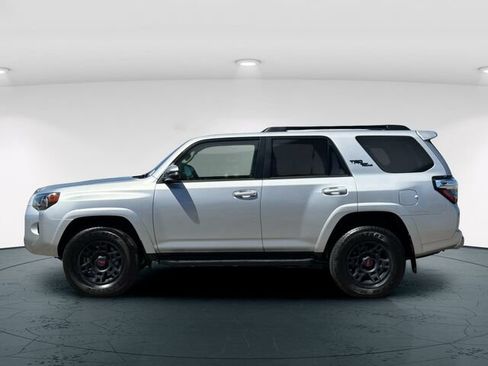 Used 2021 Toyota 4Runner TRD Off-Road Premium w/ Moonroof Package AWD/4WD image 4
