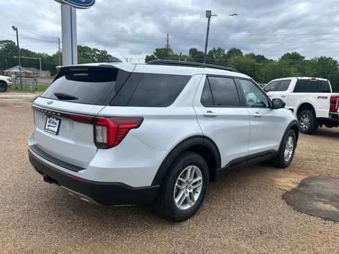 New 2026 Ford Explorer Active RWD image 4