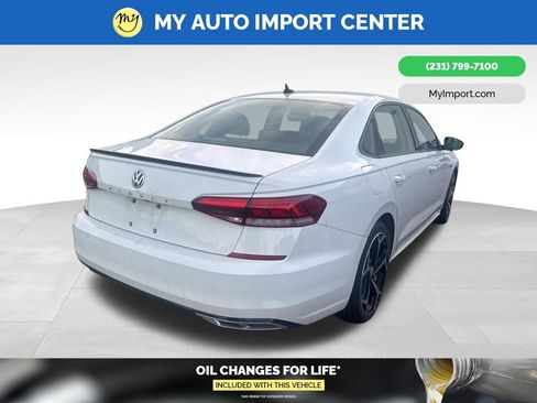 Used 2020 Volkswagen Passat 2.0T R-Line image 9