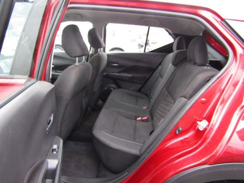 Used 2021 Nissan Kicks SV FWD image 19